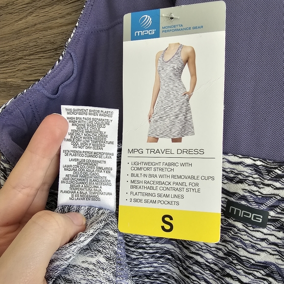 NWT purple active wear dress with pockets with padded build in bra size S - Picture 4 of 5